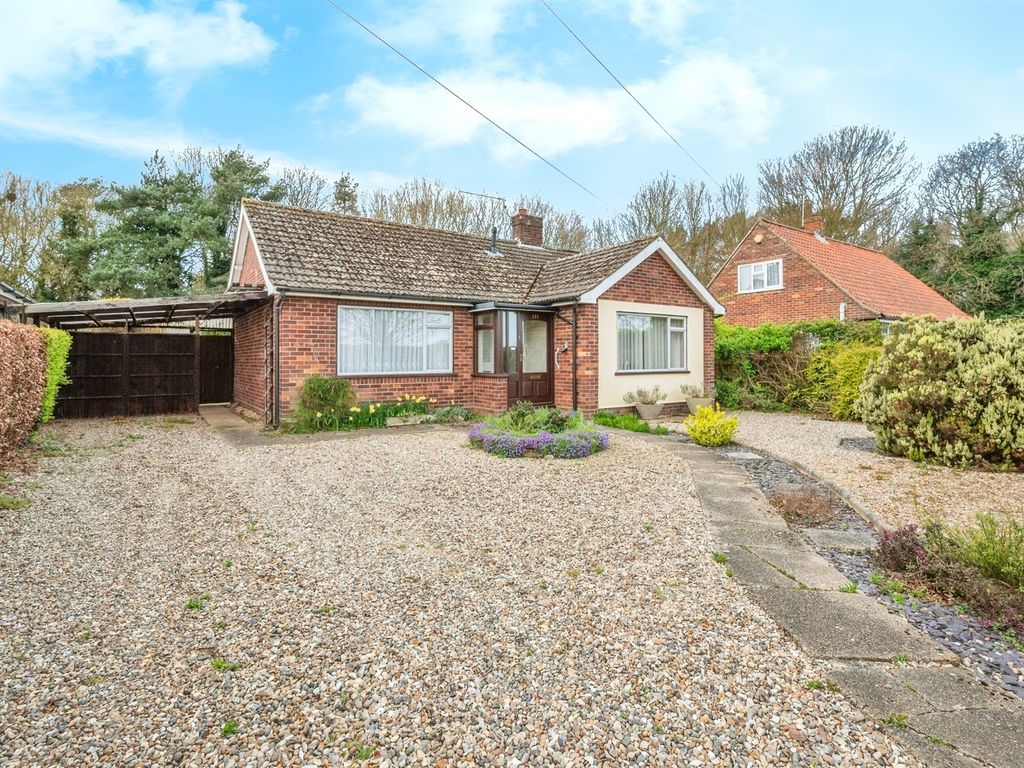 2 bed detached bungalow for sale in Mundesley Road, North Walsham NR28