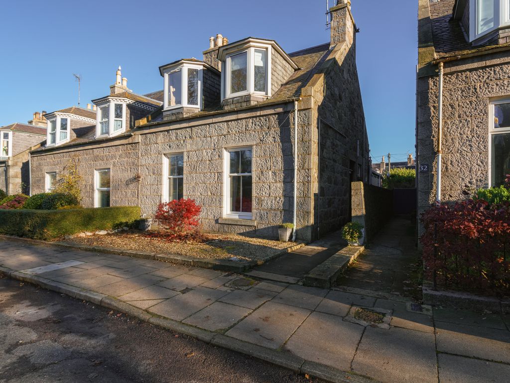 2 bed flat to rent in Loanhead Terrace, Aberdeen AB25, £1,100 pcm Zoopla