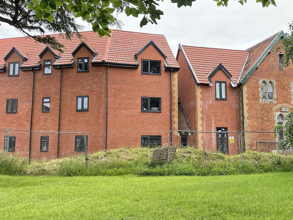 6 bed property for sale in Clarkes Close, Chard TA20, £450,000 Zoopla