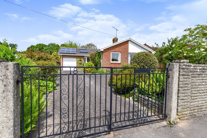 3 bed detached bungalow for sale in Park Road, Denmead, Waterlooville