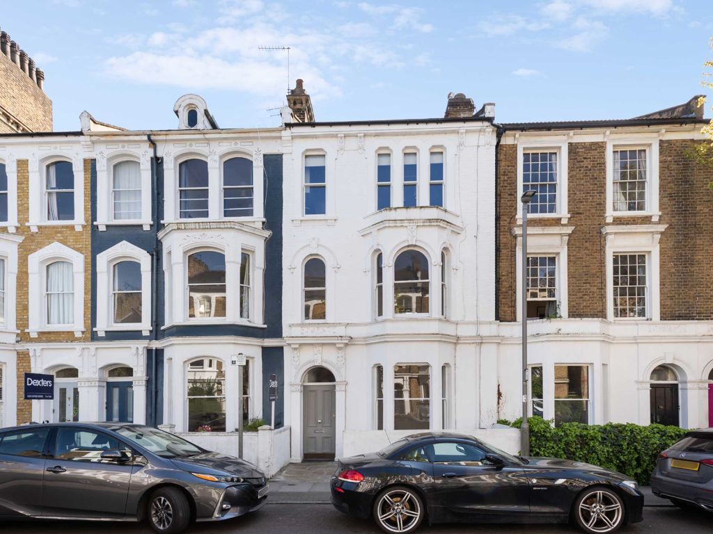 2 bed flat to rent in Disraeli Road, London SW15, £2,500 pcm Zoopla