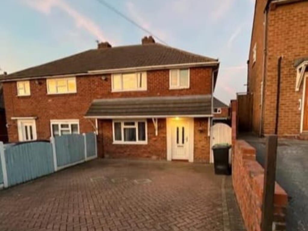 3 bed semidetached house to rent in Hollies Road, Oldbury B69 Zoopla
