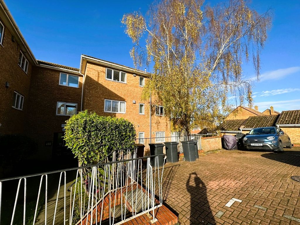 1 bed flat for sale in Ferrier Close, Rainham, Gillingham ME8 Zoopla