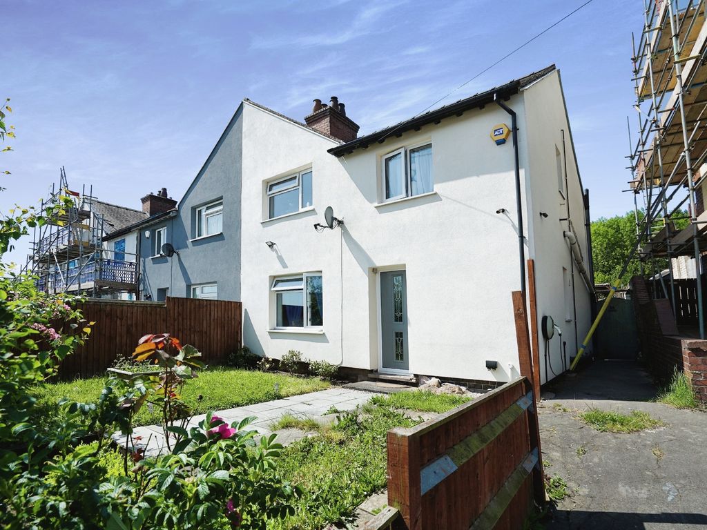 3 bed end terrace house for sale in Coton Park, Linton, Swadlincote