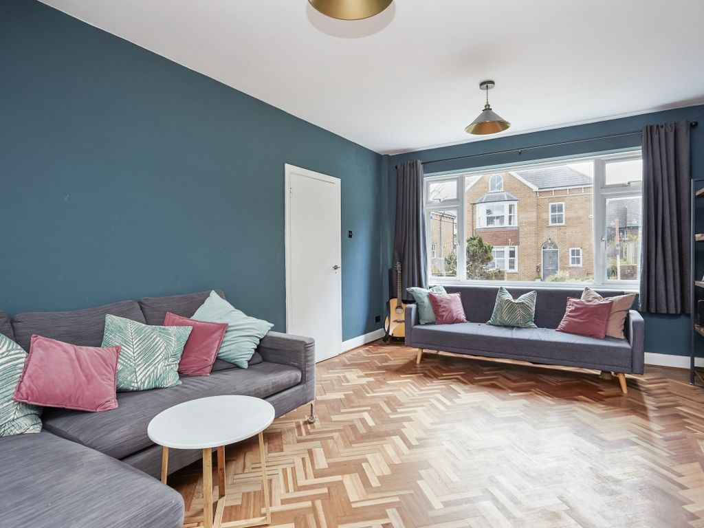 3 bed detached house to rent in Brownlow Road, Redhill RH1 Zoopla