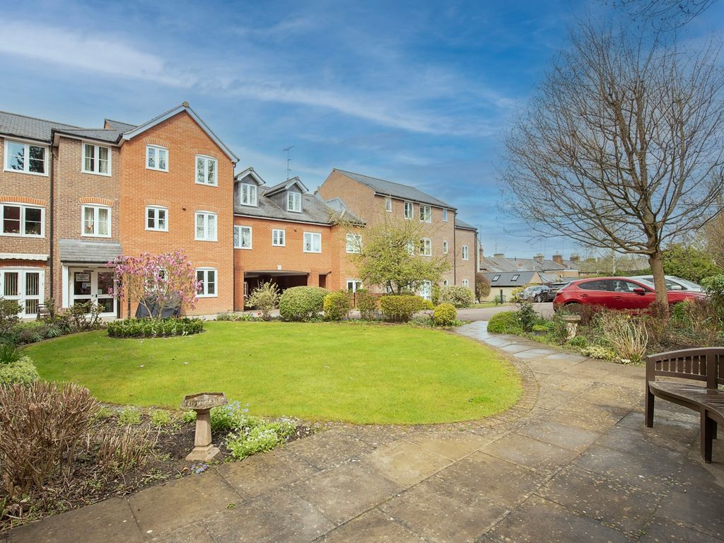 1 bed flat for sale in Southdown Road, Harpenden, Hertfordshire AL5, £