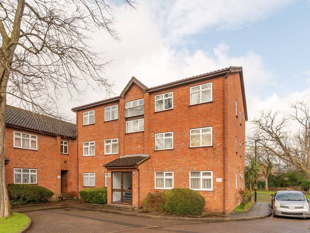 2 bed flat for sale in Fernleigh Close, Waddon, Croydon CR0, £270,000
