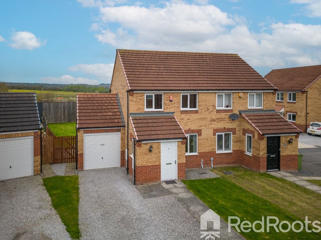 3 bed semidetached house for sale in Oakdale Drive, South Elmsall