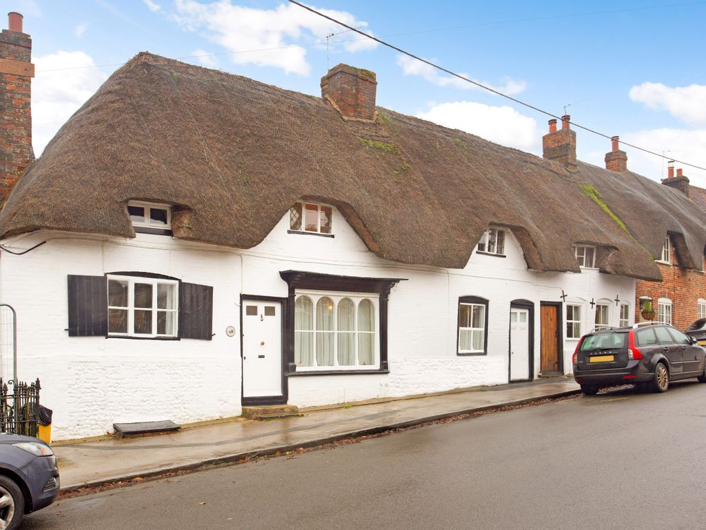 3 bed semidetached house for sale in Oxford Street, Marlborough SN8, £