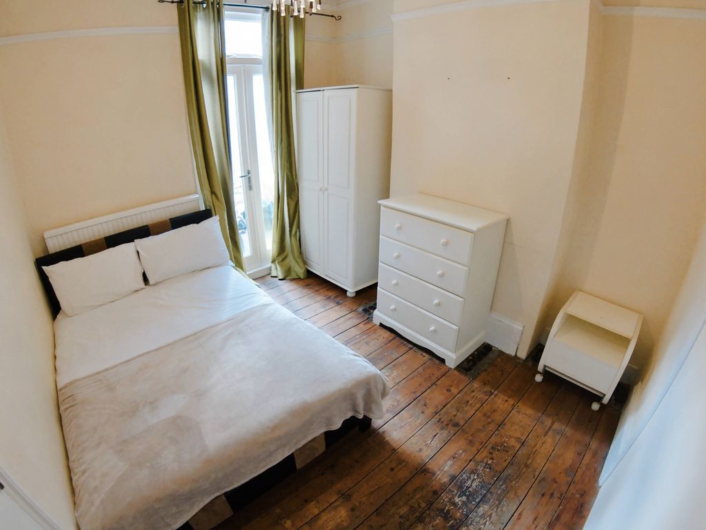 Room to rent in Woolwich Road, Charlton SE7, £730 pcm Zoopla