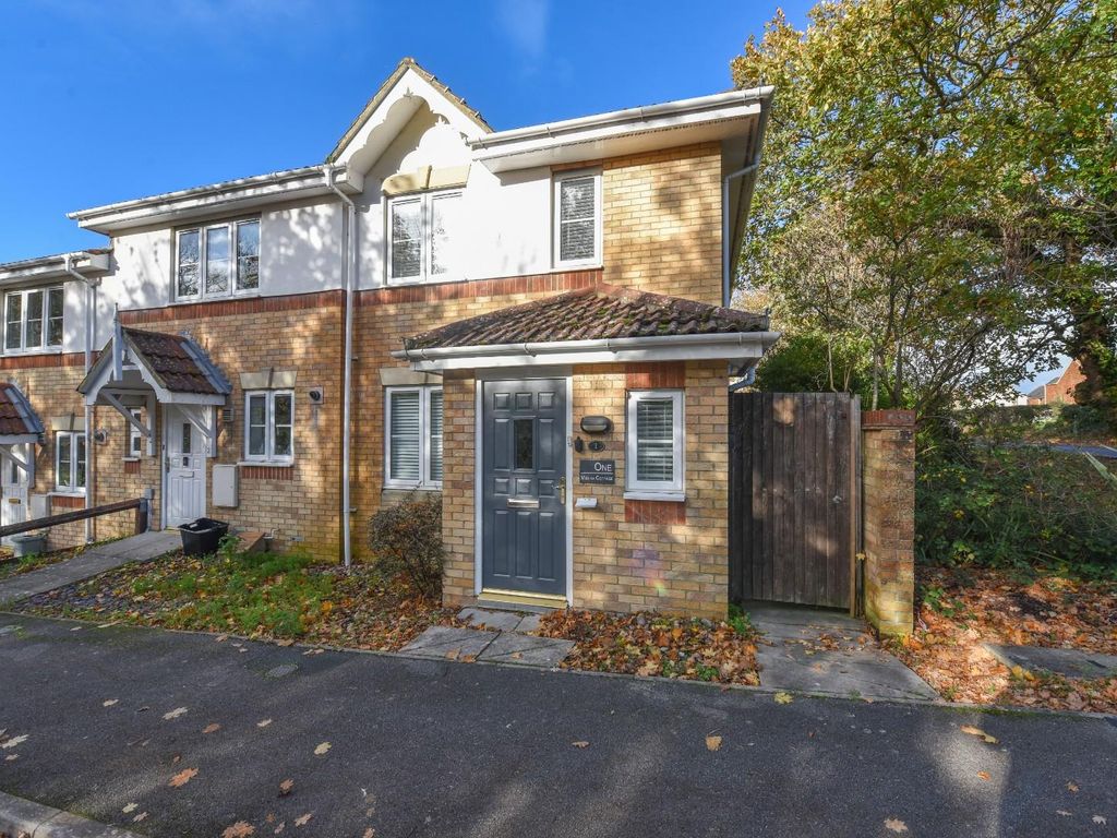 3 bed end terrace house for sale in Medina View, East Cowes PO32, £