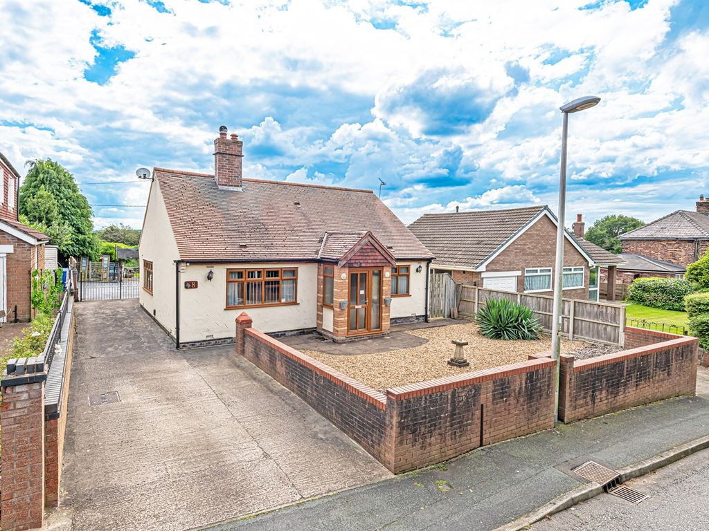 4 bed detached bungalow for sale in Halton Station Road, Sutton Weaver