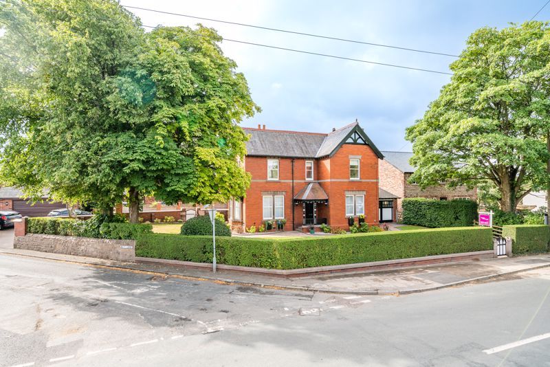 4 bed detached house for sale in Blackburn Road, Higher Wheelton