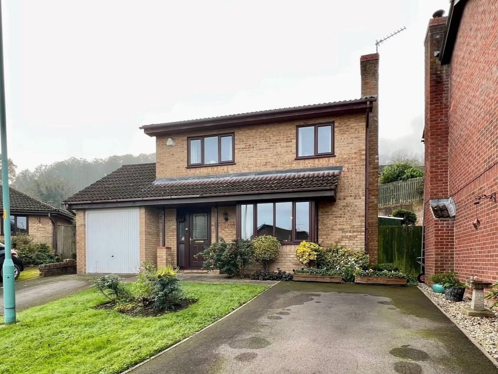 4 bed detached house for sale in Lambsdowne, Cam, Dursley GL11, £