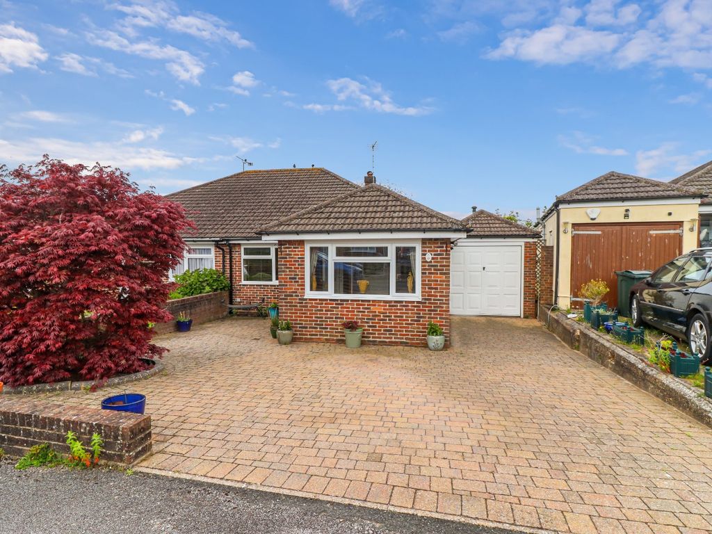 4 bed bungalow for sale in Crabbe Crescent, Chesham HP5, £525,000 Zoopla