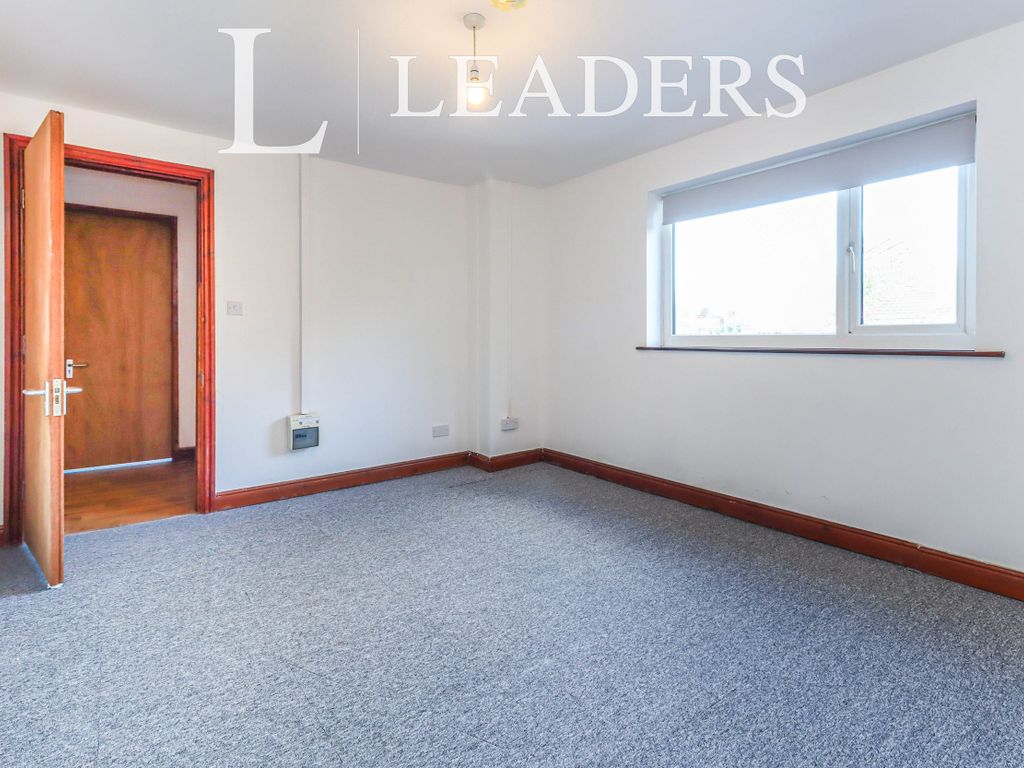 Room to rent in Abenbury Road, Wrexham LL13, £450 pcm Zoopla