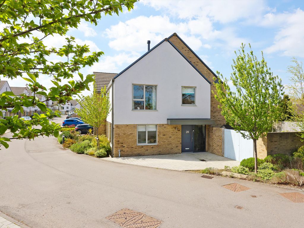 4 bed end terrace house for sale in Leckhampton Views, Cheltenham