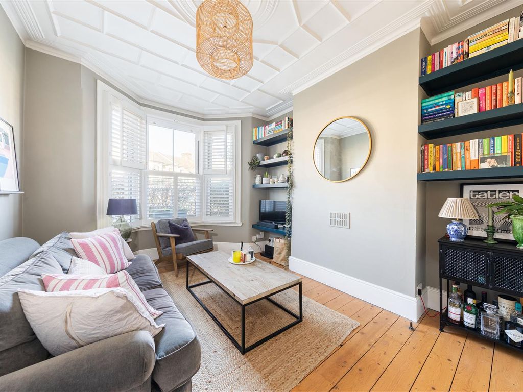 2 bed flat for sale in Richmond Road, London E11 Zoopla
