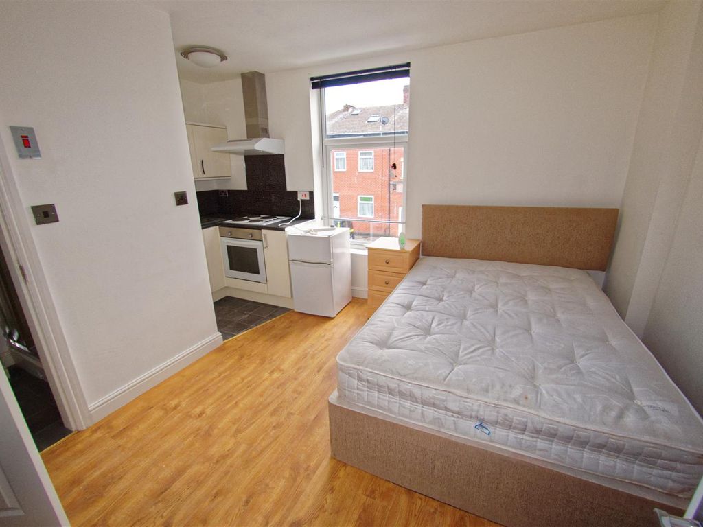 1 bed flat to rent in New Hall Lane, Preston PR1, £425 pcm Zoopla