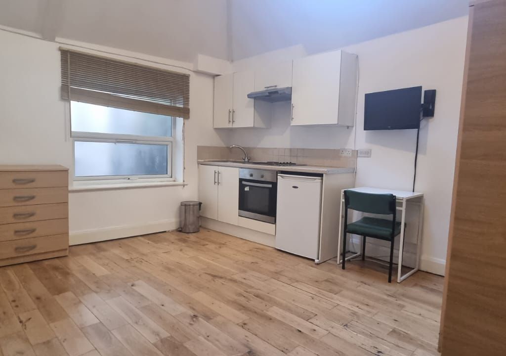 Studio to rent in Holloway Road, London N19 Zoopla