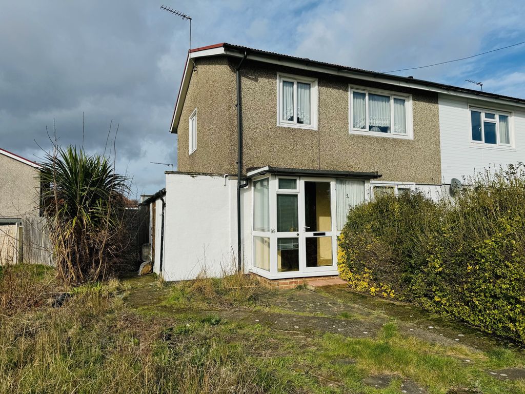 3 bed end terrace house for sale in Ravensbourne Cresent, Harold Wood