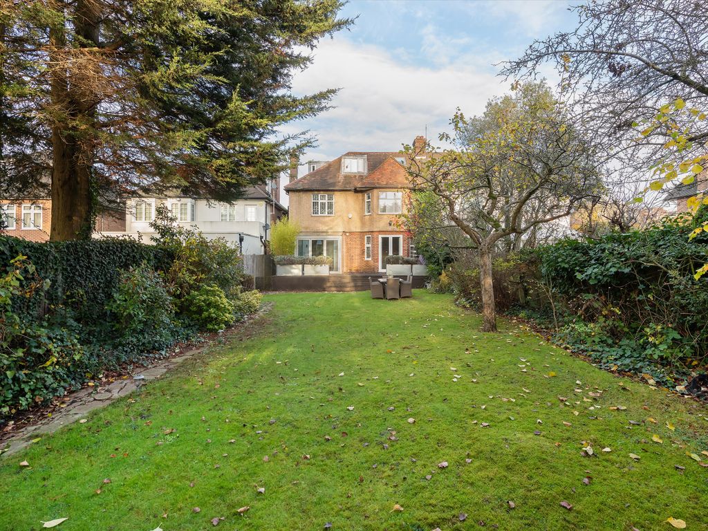 5 bed detached house for sale in Bancroft Avenue, London N2, £2,500,000