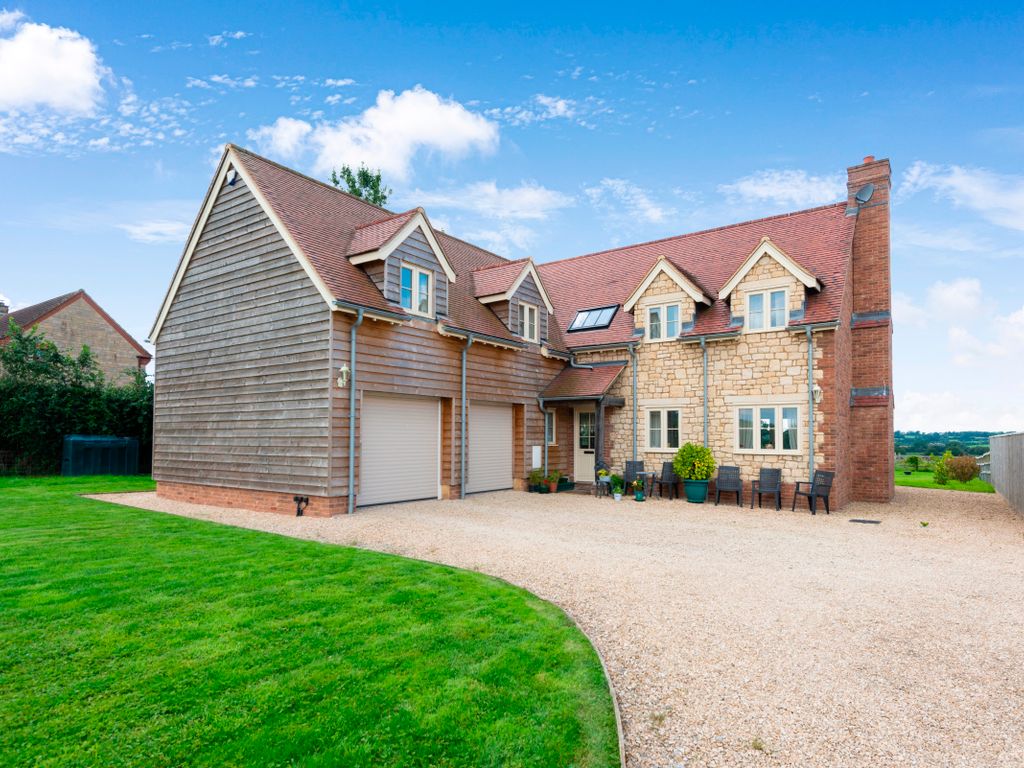 4 bed detached house for sale in Primrose Fields, East Stour