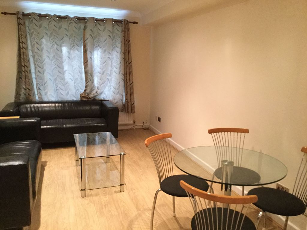 2 bed flat to rent in Berkeley Court, Kelso Street, Leeds LS2, £915 pcm