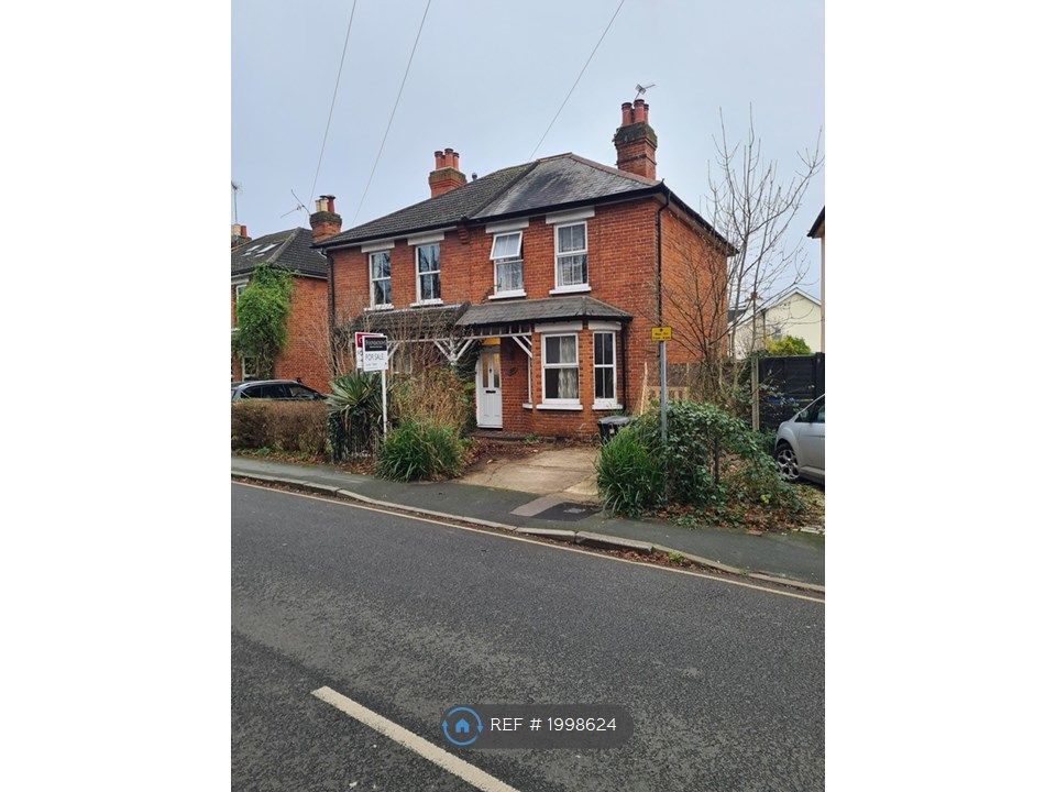 3 bed semidetached house to rent in Arthurs Bridge Road, Woking GU21