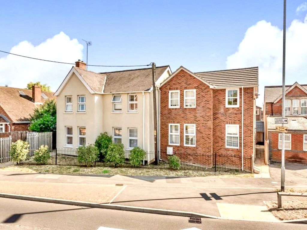 2 bed flat for sale in Hollow Lane, Shinfield, Reading, Berkshire RG2
