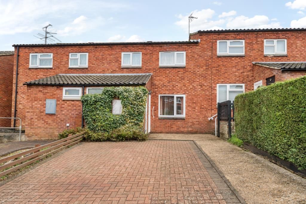 3 bed terraced house for sale in Newbury, Berkshire RG14, £300,000 Zoopla