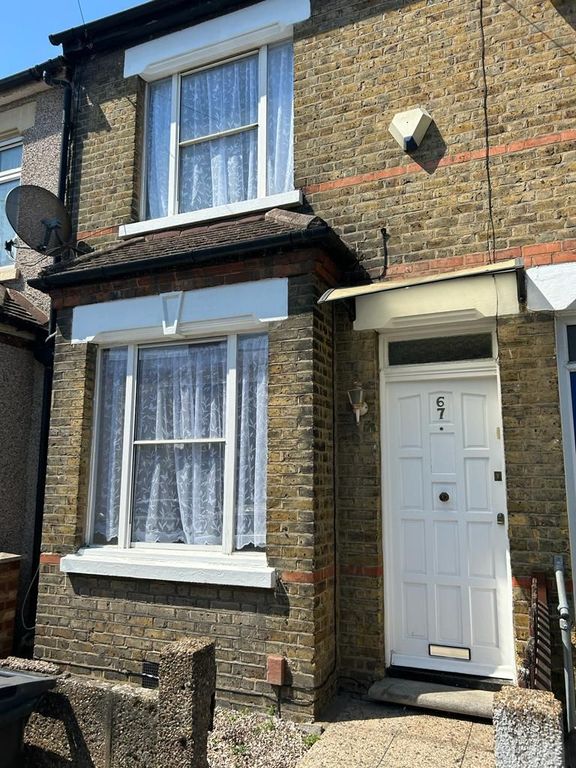Room to rent in Bedroom 1, Parker Road, Grays RM17 Zoopla