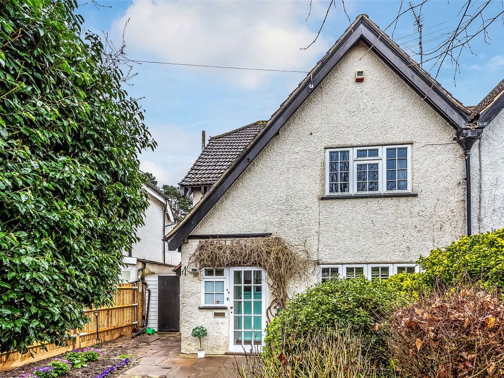 4 bed semidetached house for sale in Highlands Road, Leatherhead