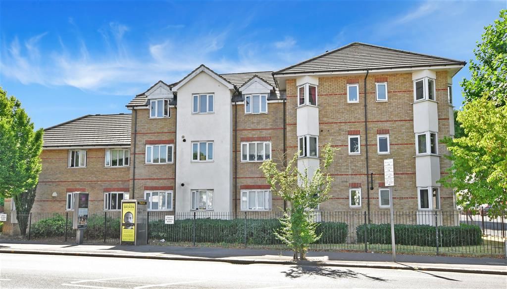 2 bed flat for sale in London Road, Romford, Essex RM7 Zoopla