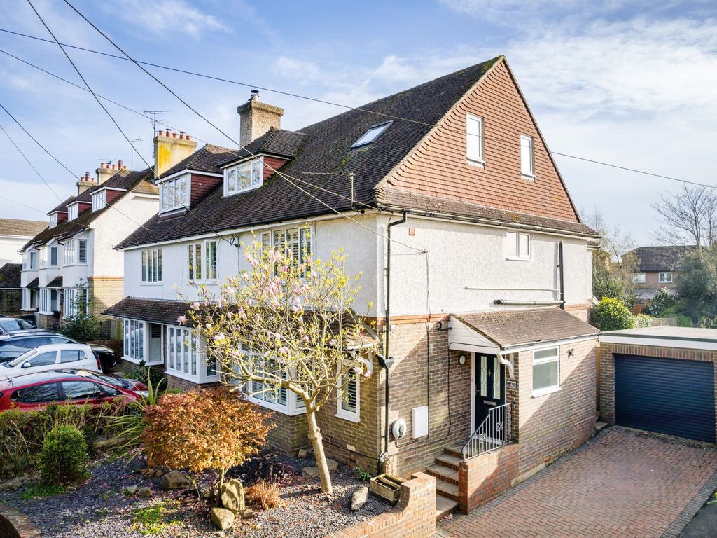 5 bed end terrace house for sale in Lyoth Lane, Lindfield RH16, £