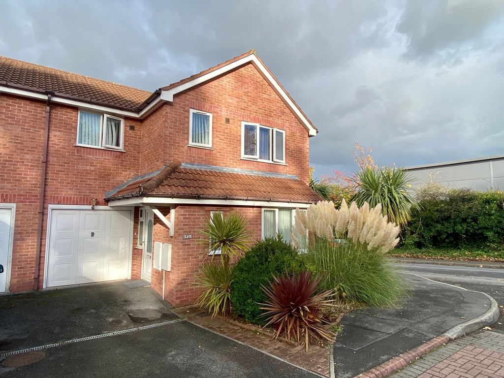 4 bed semidetached house for sale in Stonehills Court, Runcorn WA7 Zoopla