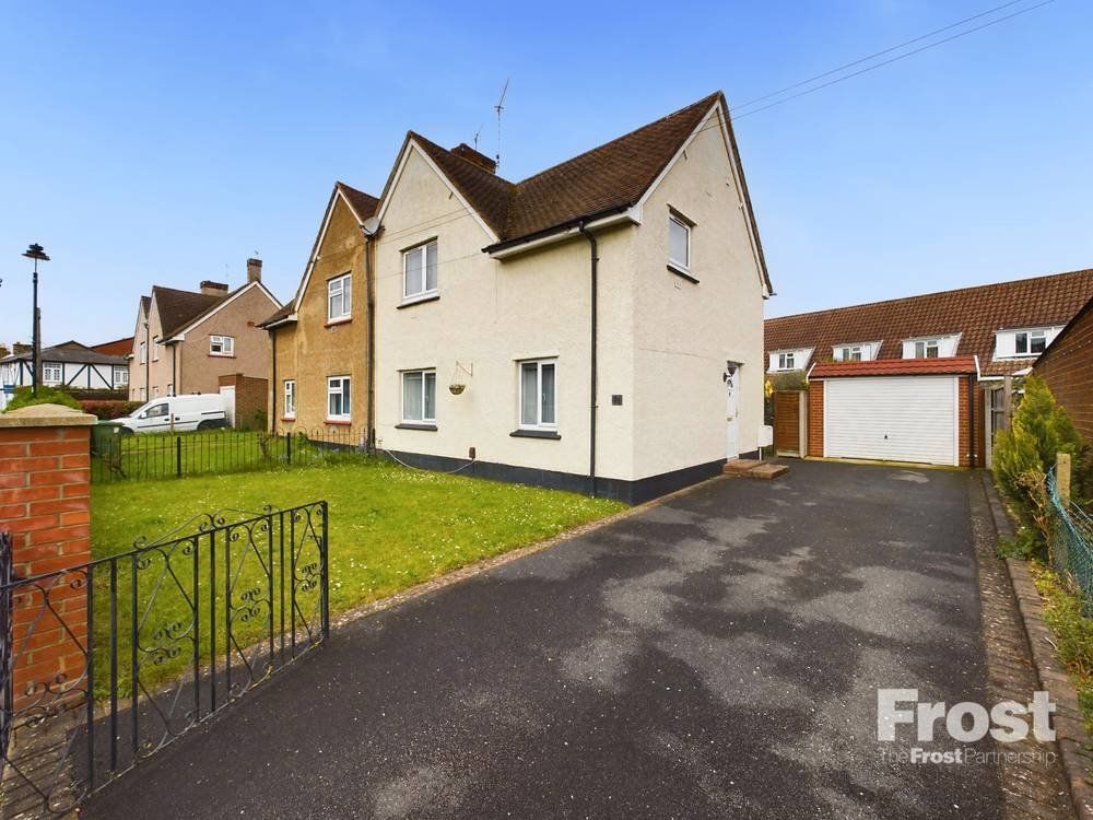 3 bed semidetached house for sale in High Street, Stanwell Village