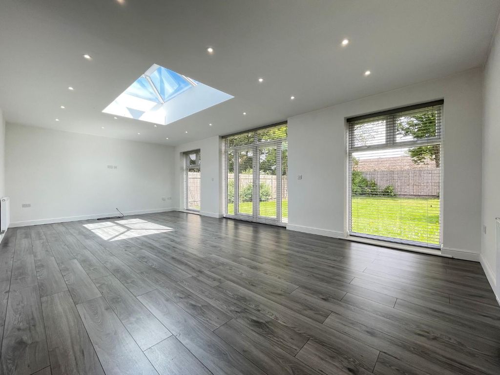 3 bed detached bungalow to rent in Caledonian Road, Hartlepool TS25, £