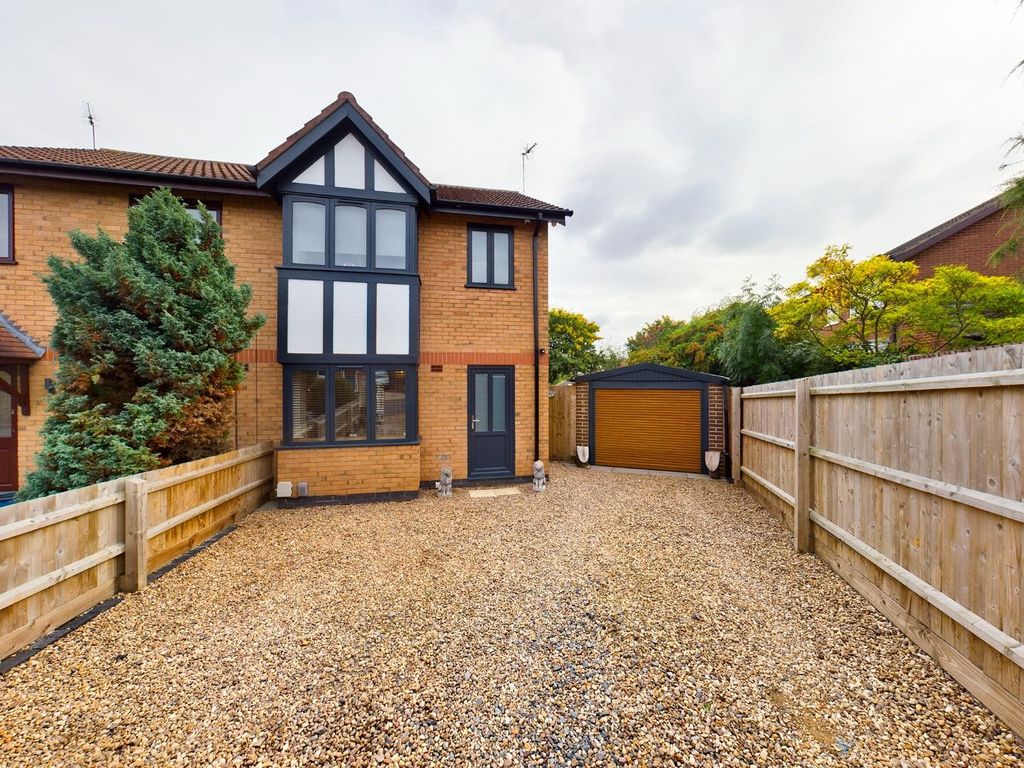 3 bed semidetached house for sale in Woodhouse Road, Narborough, Leics