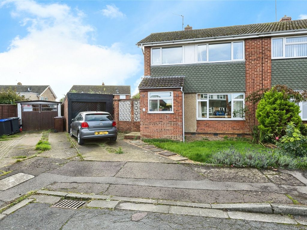 3 bed semidetached house for sale in Bramhall Rise, Northampton NN5, £