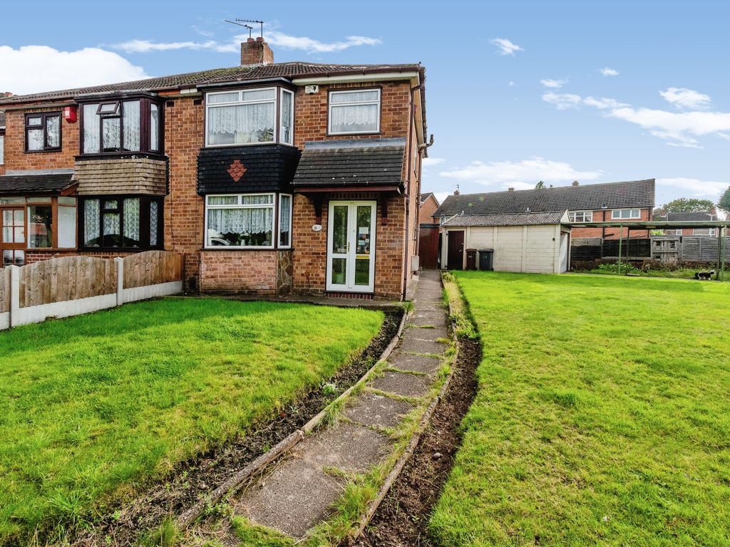 3 bed semidetached house for sale in Middle Avenue, Willenhall WV13, £