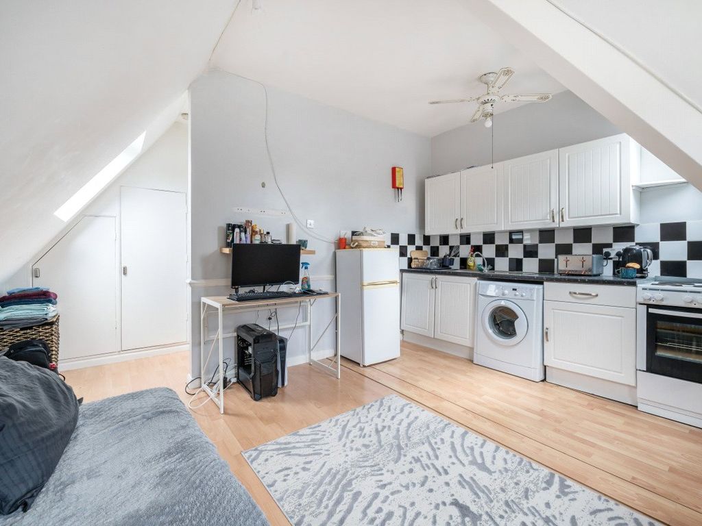 1 bed flat to rent in Southwell Park Road, Camberley, Surrey GU15 Zoopla