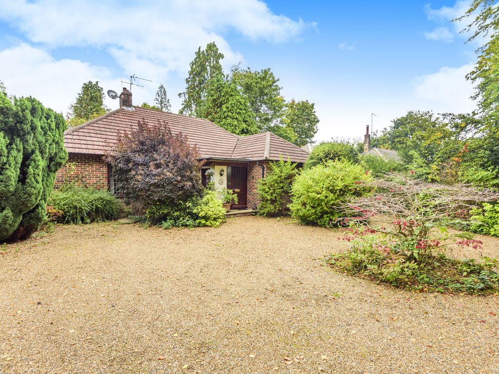 2 bed bungalow for sale in Aveley Lane, Farnham GU9 Zoopla