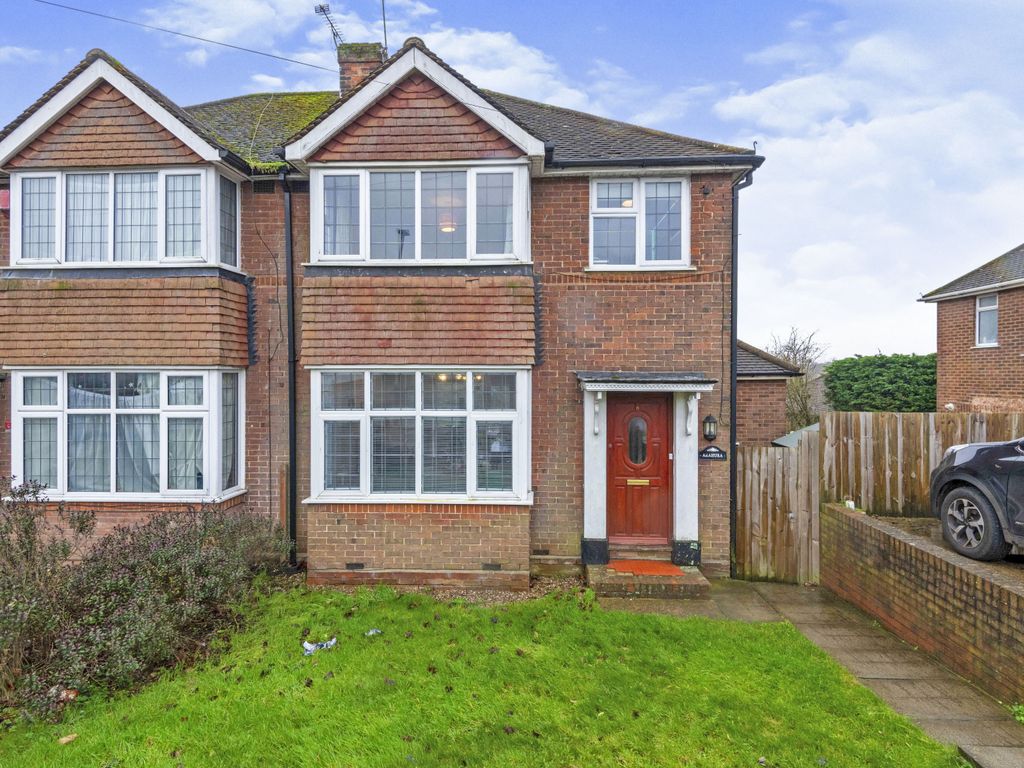 3 bed semidetached house for sale in Mossbank Avenue, Luton LU2 Zoopla
