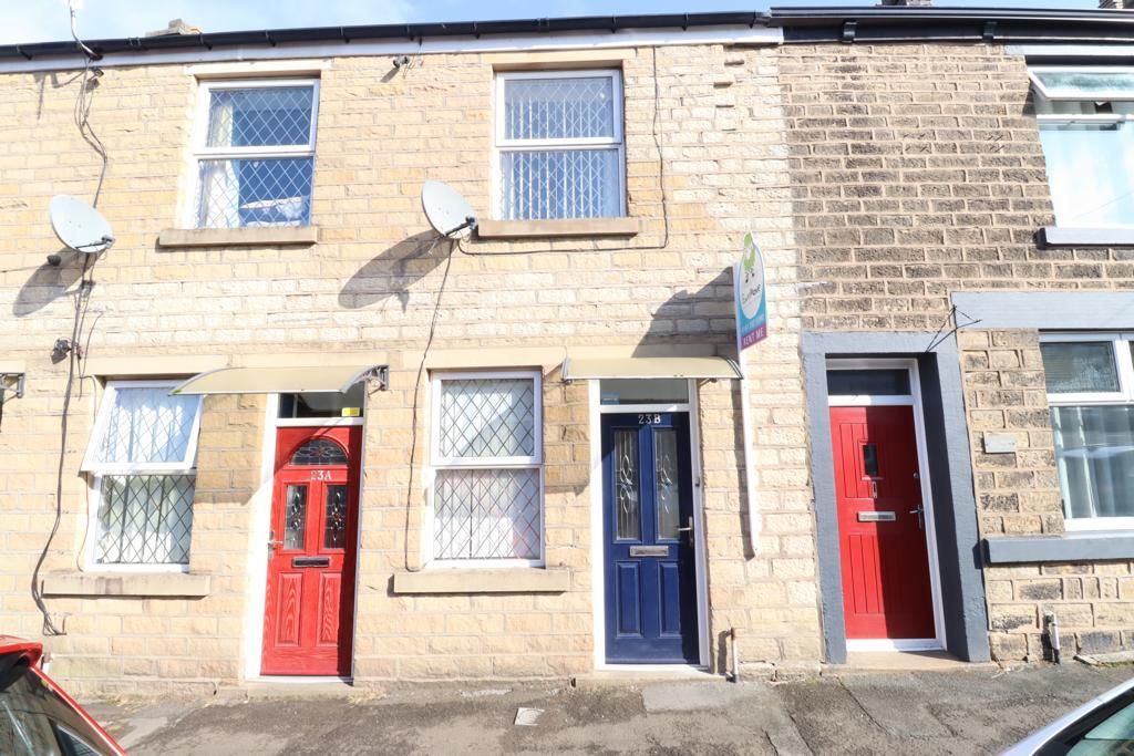 3 bed terraced house to rent in Station Road, Hadfield, Glossop SK13, £
