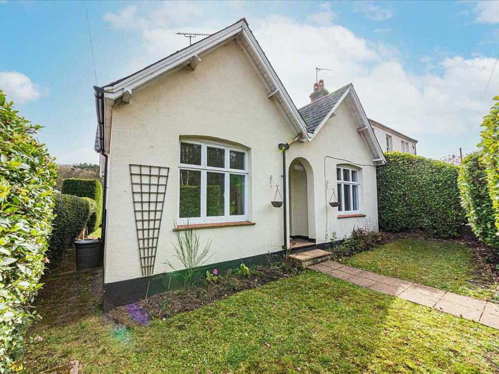 3 bed detached bungalow to rent in Avonlea, Bracknell Road, Crowthorne