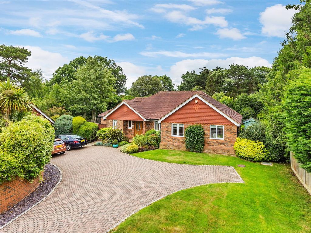 4 bed detached bungalow for sale in The Murreys, Ashtead KT21, £