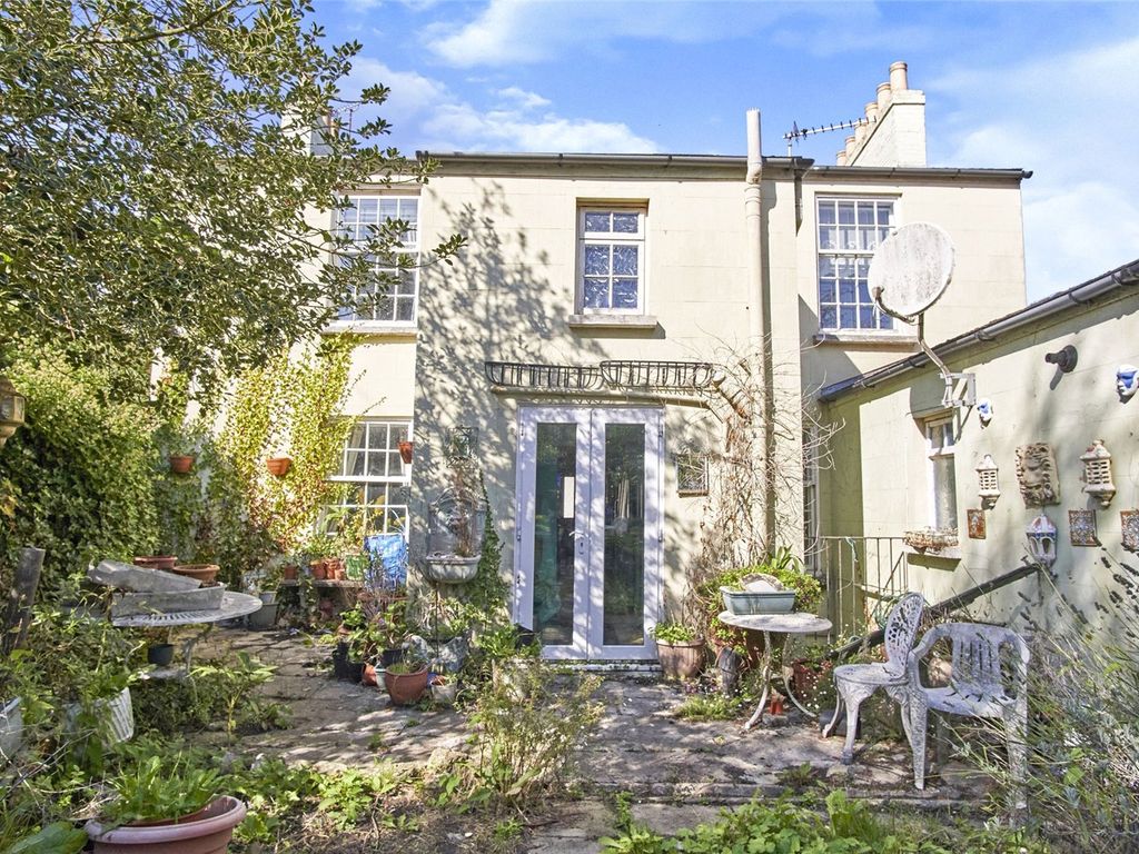 5 bed detached house for sale in Street, Ryde PO33, £350,000 Zoopla