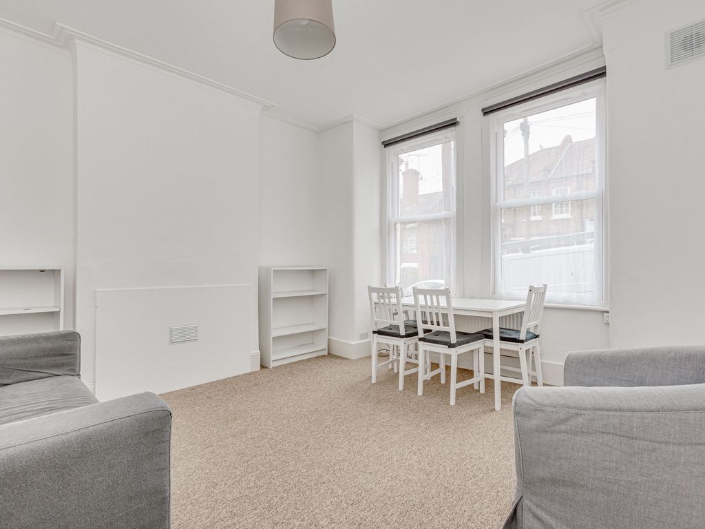 2 bed flat to rent in Theatre Street, The Shaftesbury Estate SW11, £