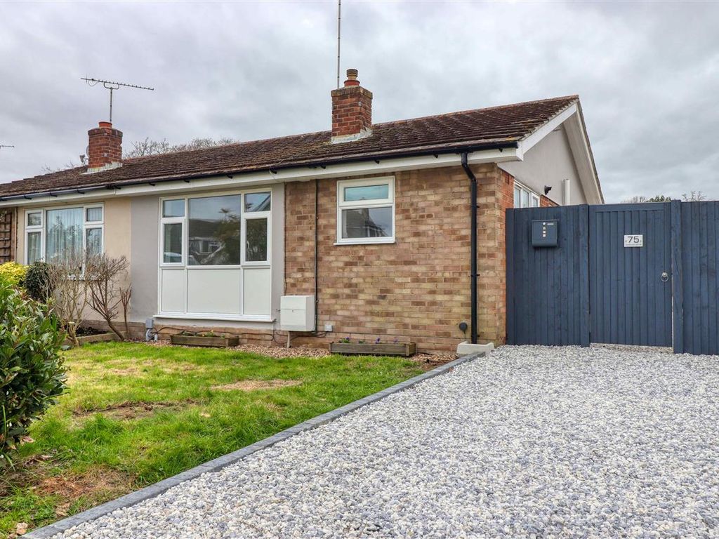 2 bed bungalow for sale in Carisbrooke Avenue, ClactonOnSea CO15, £